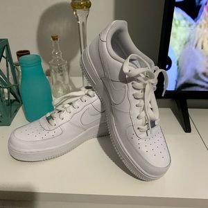 White Nike Air Force 1